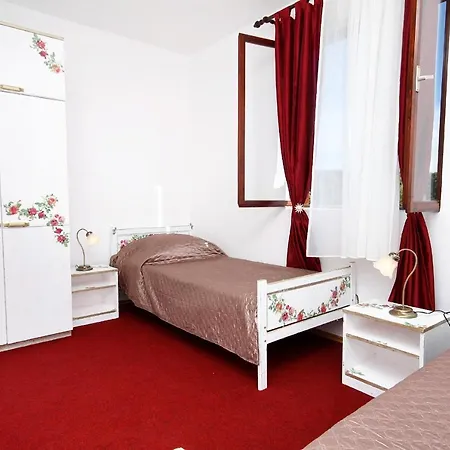 Family Friendly Seaside Zaton, Zadar - 298 Затон
