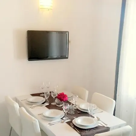Family Friendly Seaside Zaton, Zadar - 298 Апартаменты