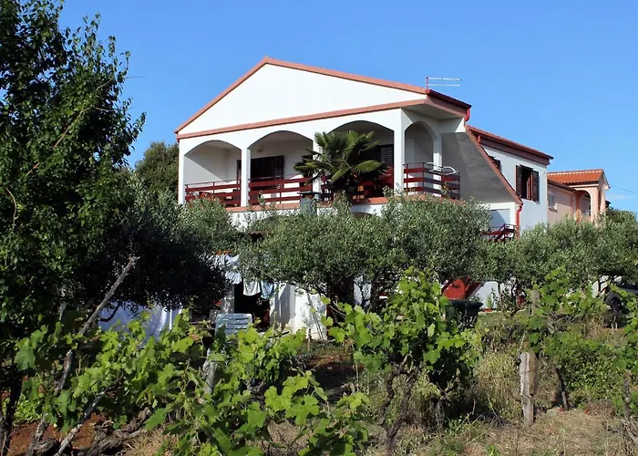 Family Friendly Seaside Zaton, Zadar - 298 Апартаменты Затон