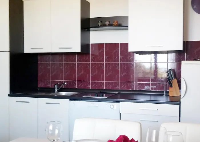 Апартаменты Family Friendly Seaside Zaton, Zadar - 298 *