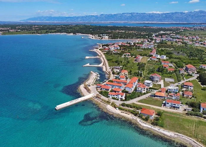 Апартаменты Family Friendly Seaside Zaton, Zadar - 298 Затон