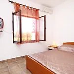 Family Friendly Seaside Zaton, Zadar - 298 Appartement *