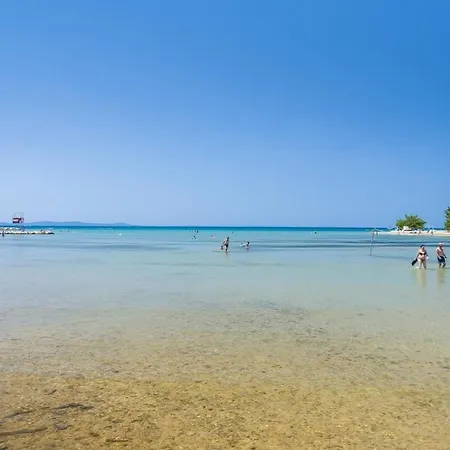 Апартаменты Family Friendly Seaside Zaton, Zadar - 298 Затон