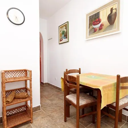 Family Friendly Seaside Zaton, Zadar - 298 Apartmán
